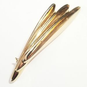 Vintage Sarah Coventry brooch gold tone pin